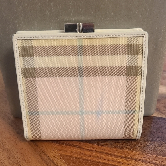 RARE Burberry Kiss Lock Bifold Wallet White Pink Plaid Vintage Authentic - Picture 2 of 8